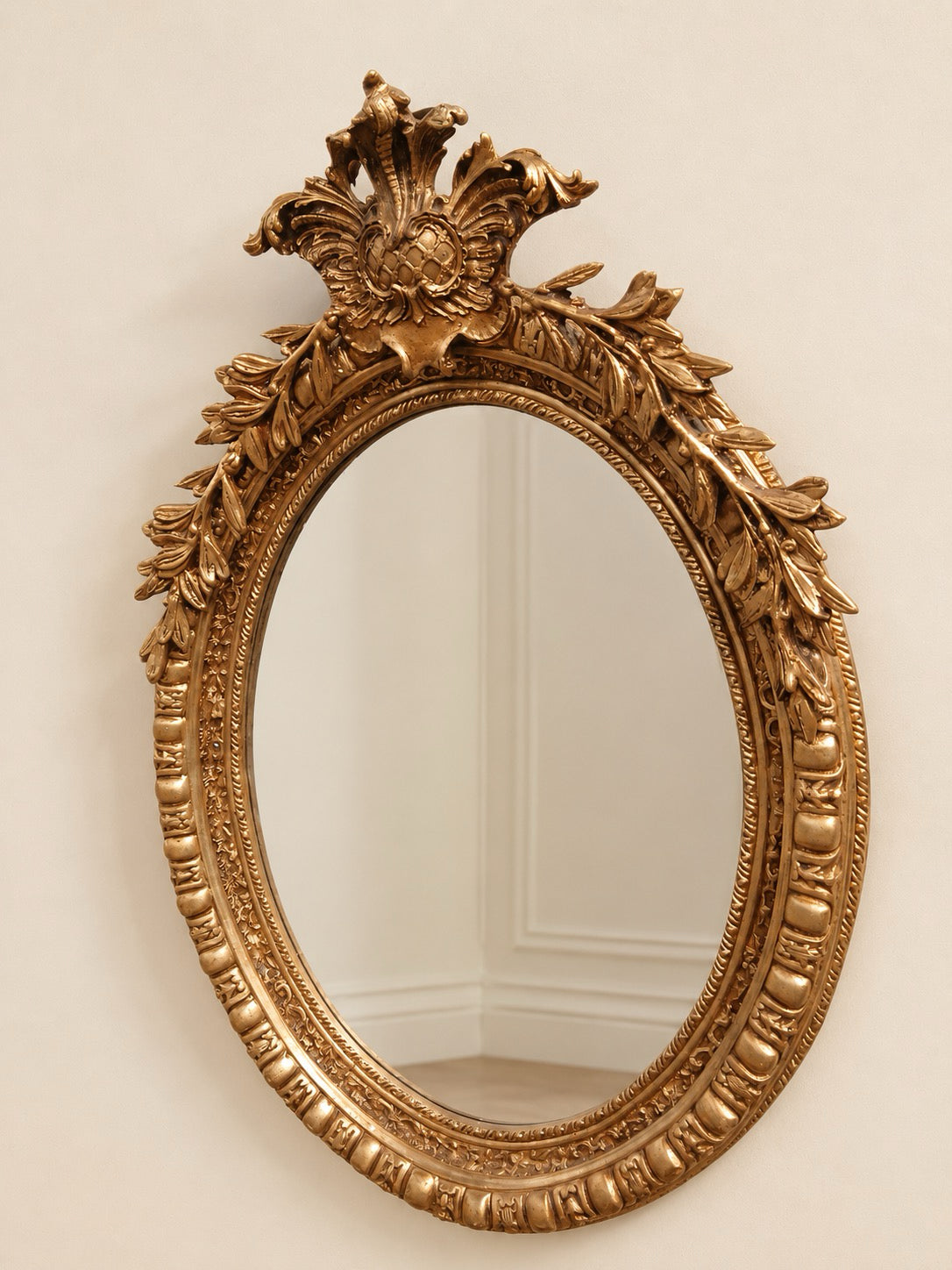 Oval giltwood mirror