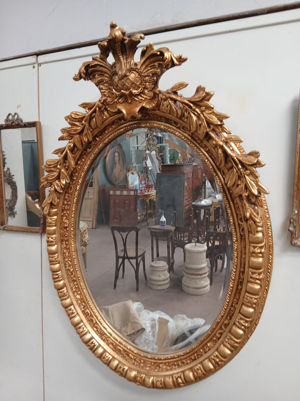 Oval giltwood mirror