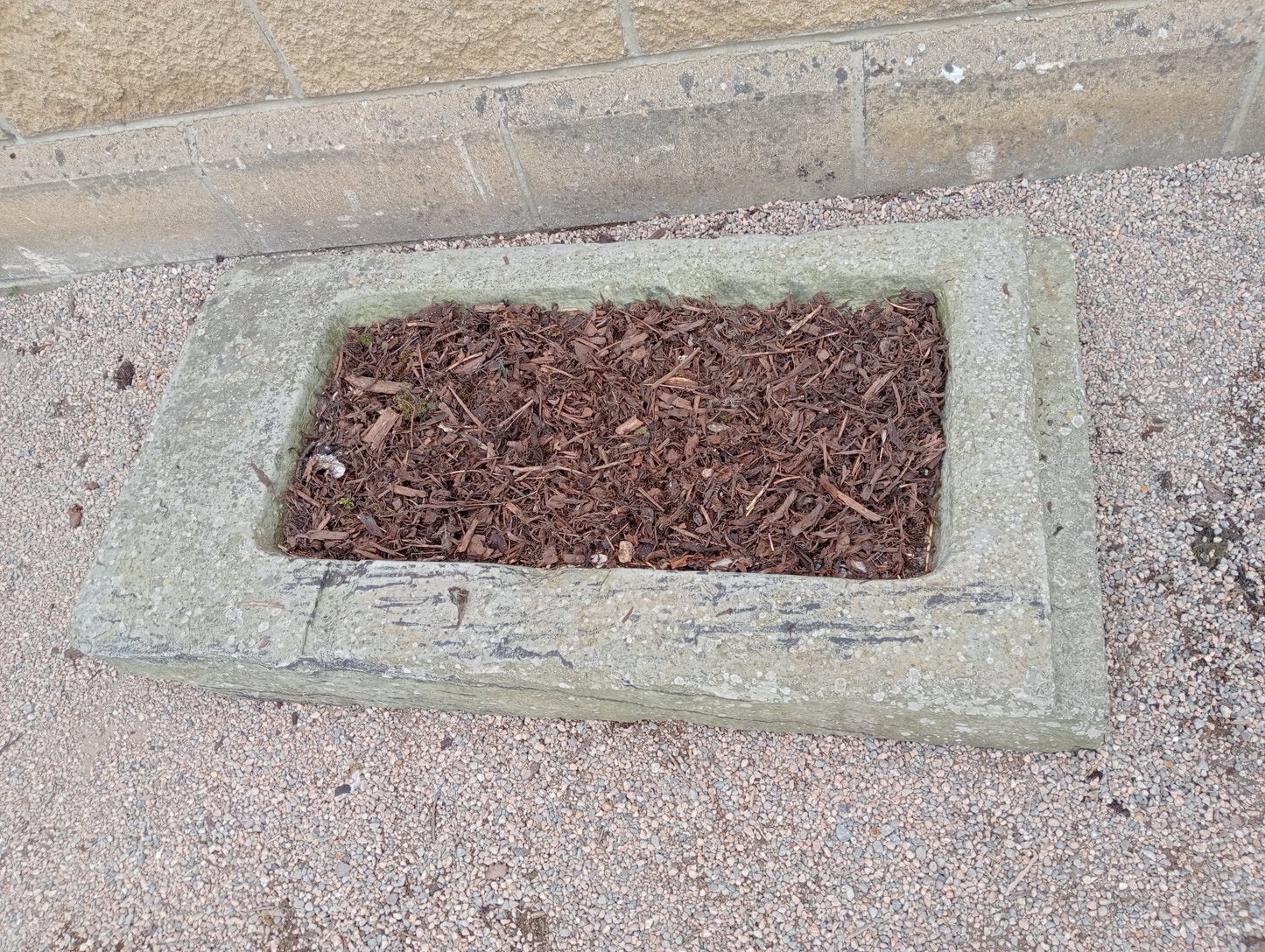 Sandstone sink-trough ledge