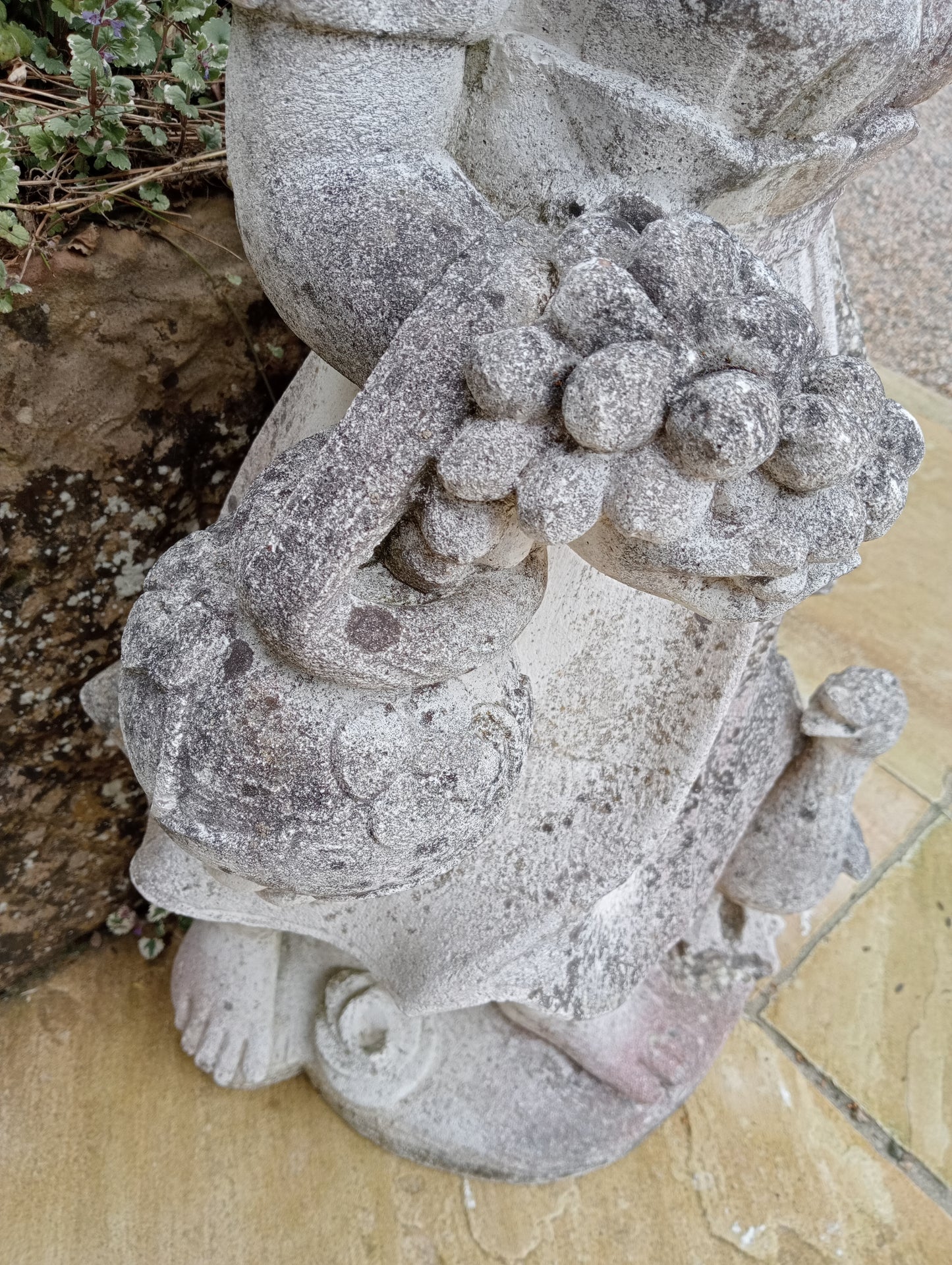 Stone girl figure with ducks