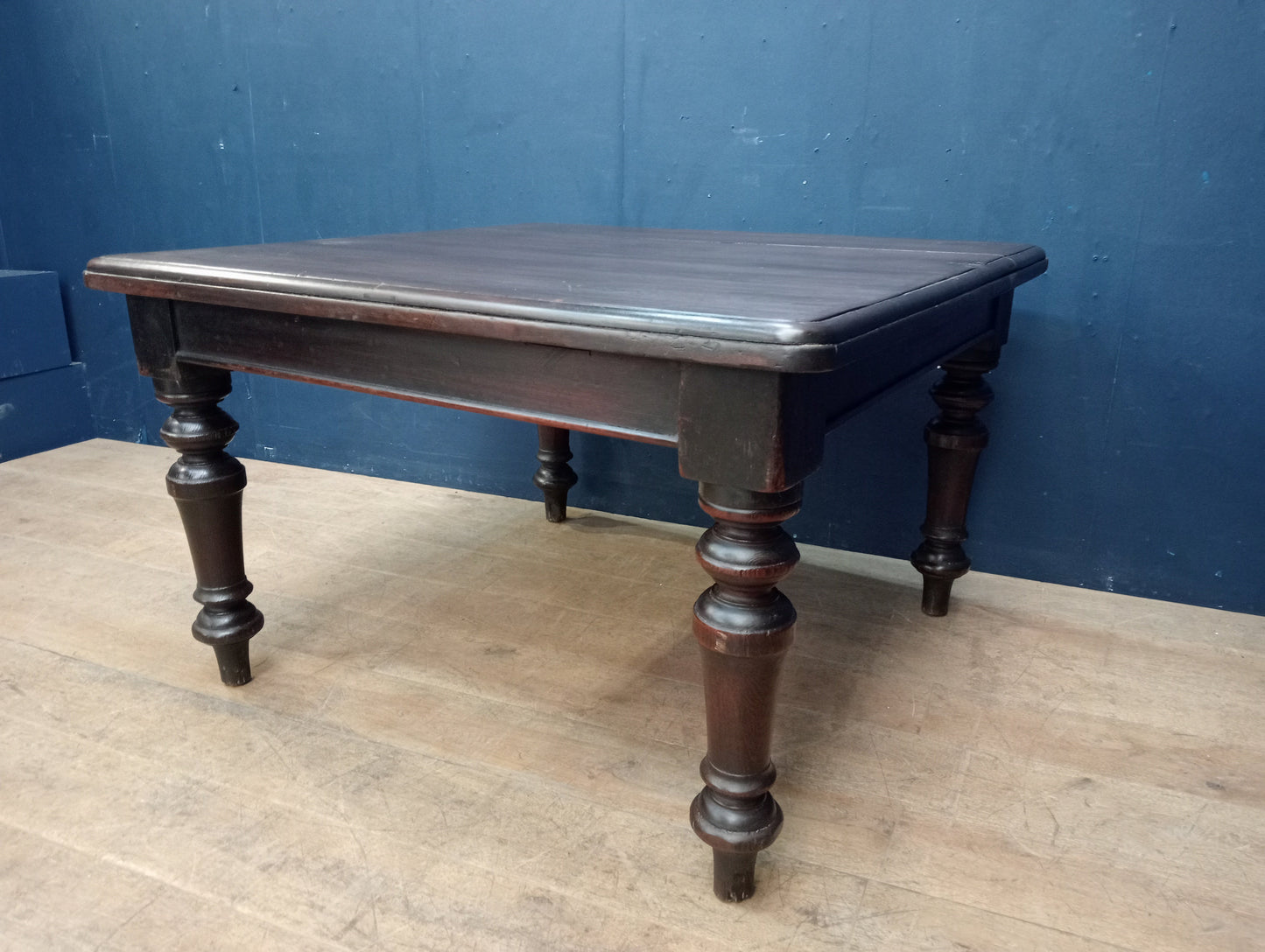 Victorian mahogany dining table