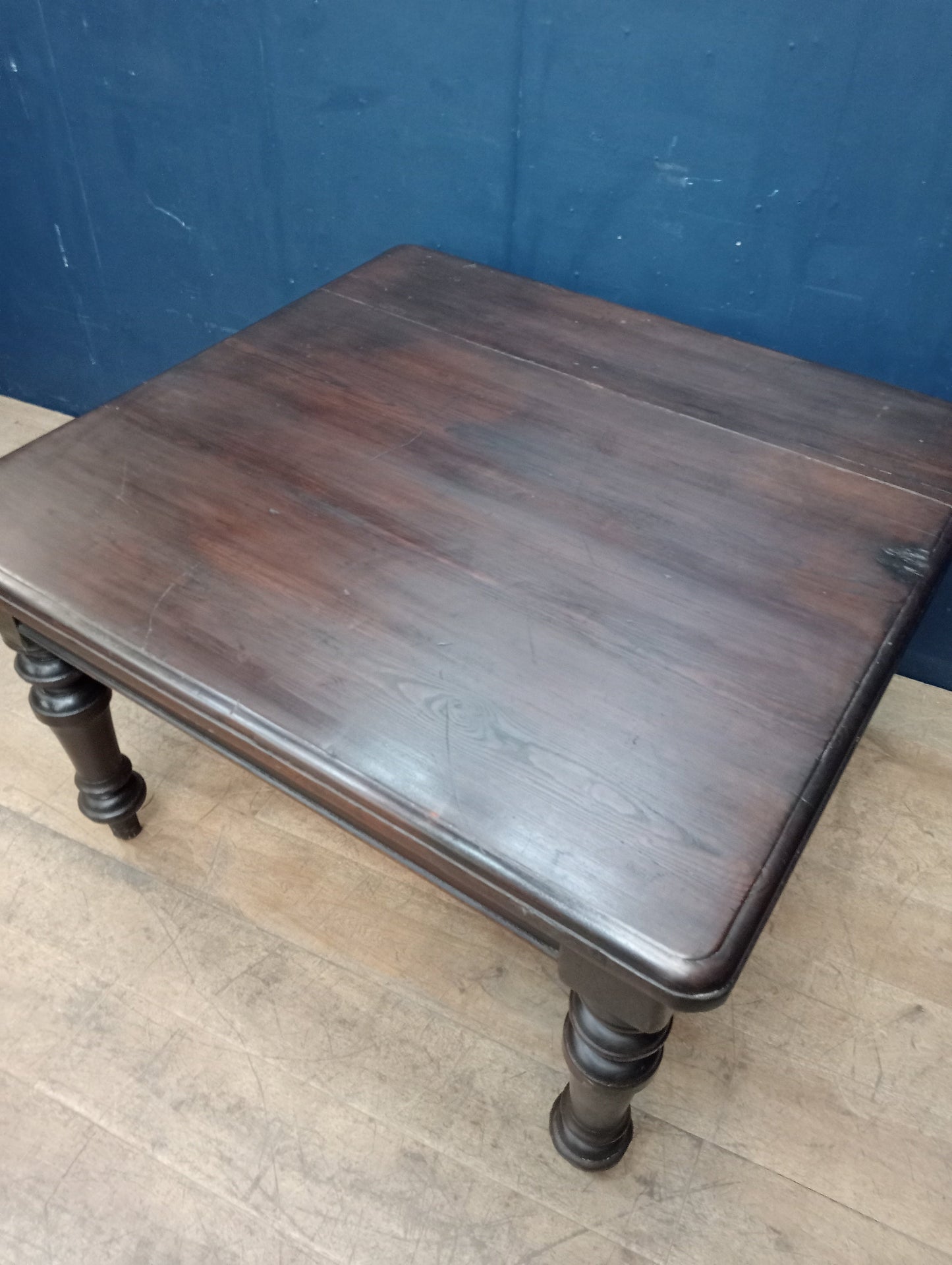 Victorian mahogany dining table