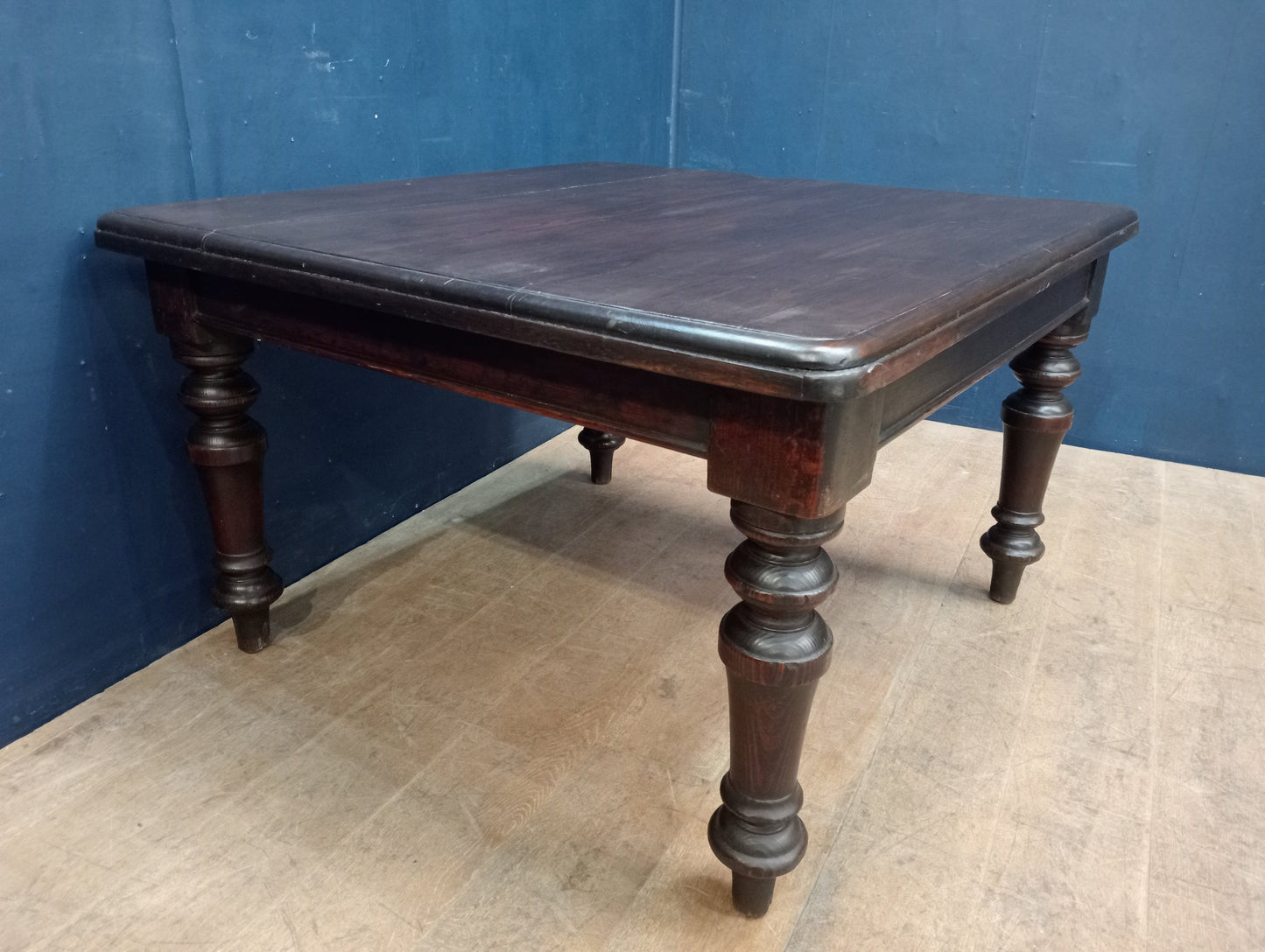 Victorian mahogany dining table