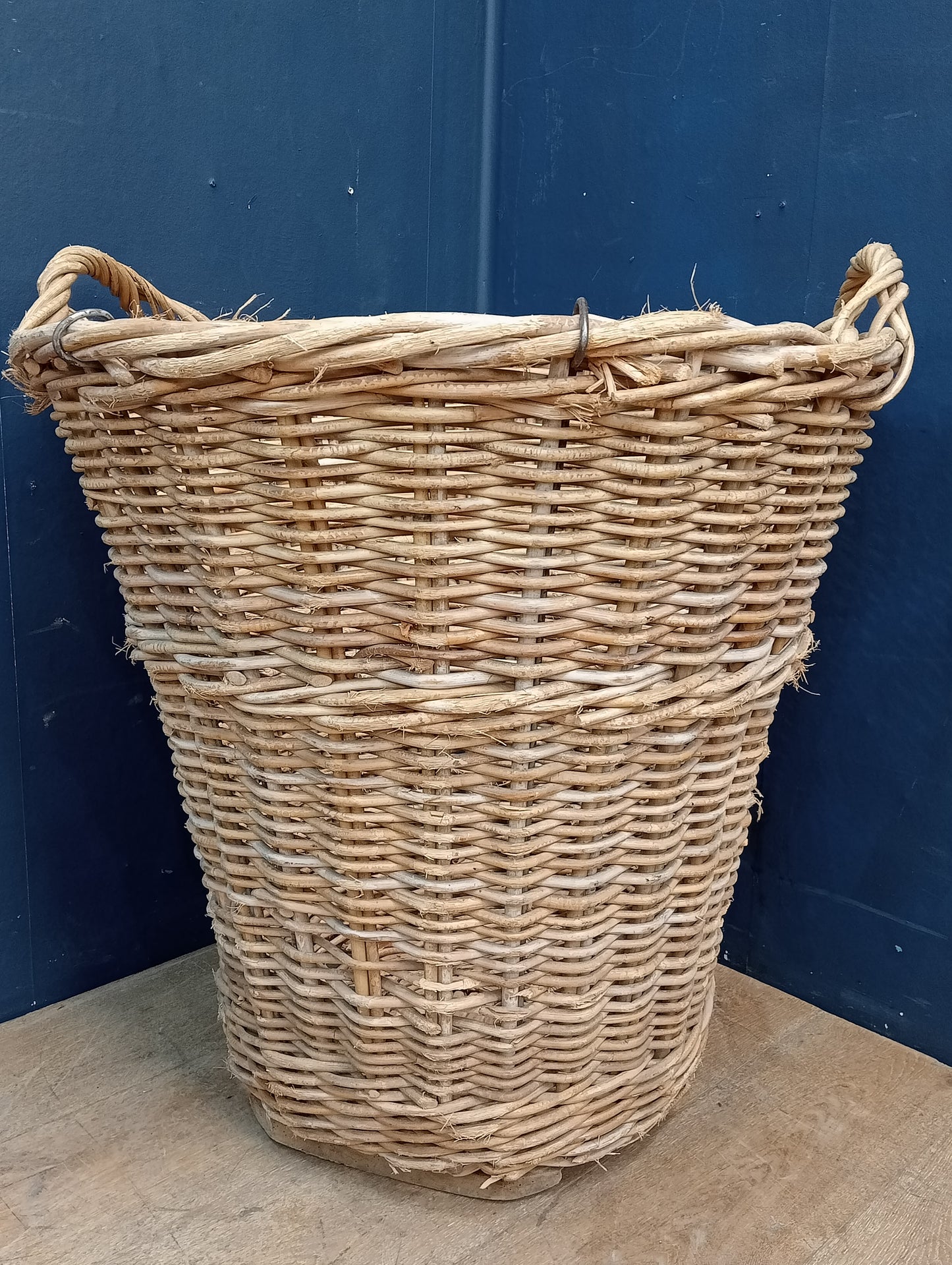 Wicker laundry basket