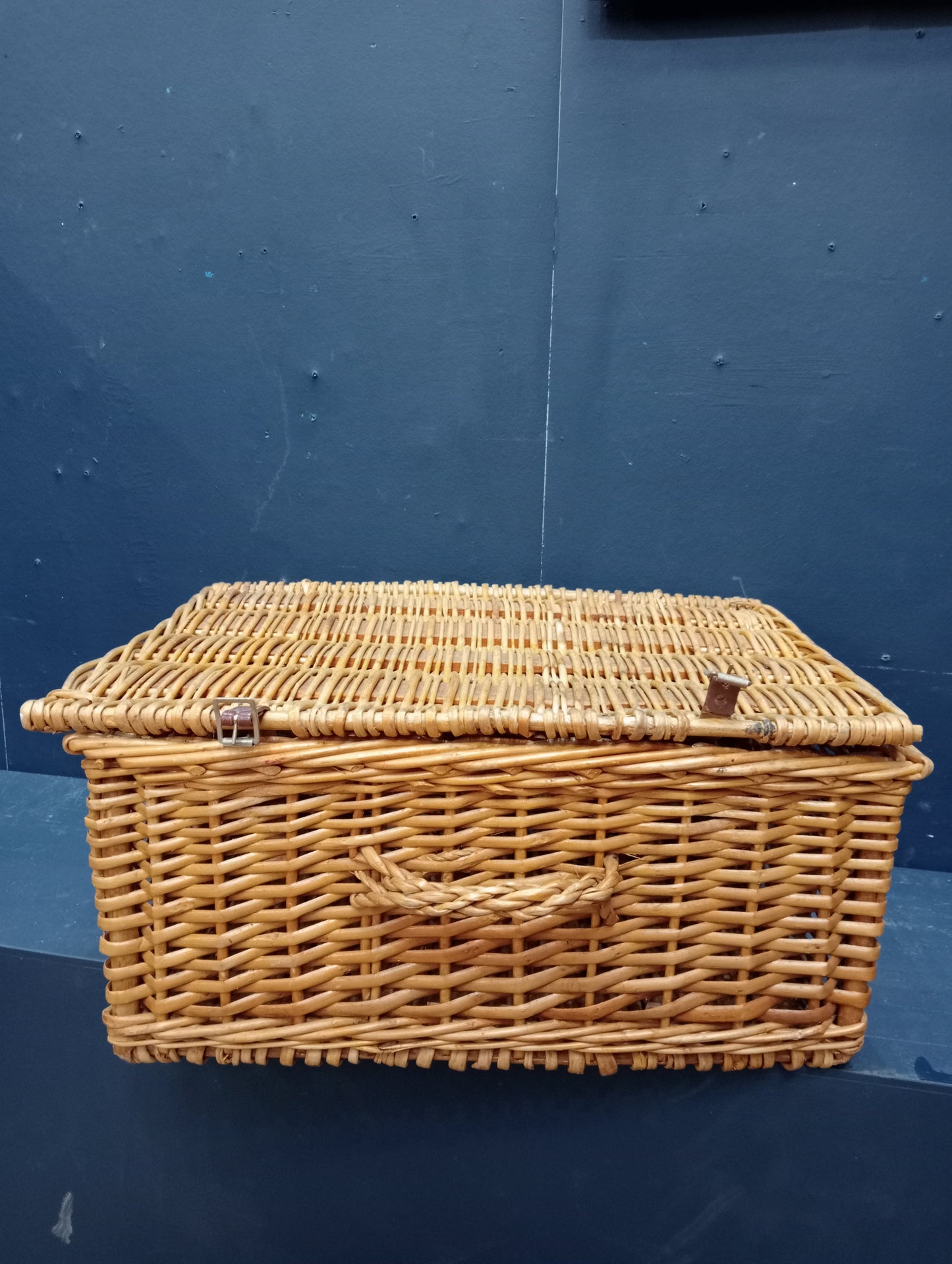 Wicker picnic basket