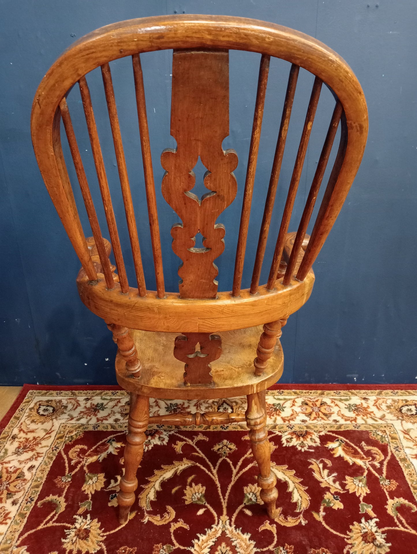 Windsor armchair with saddle seat