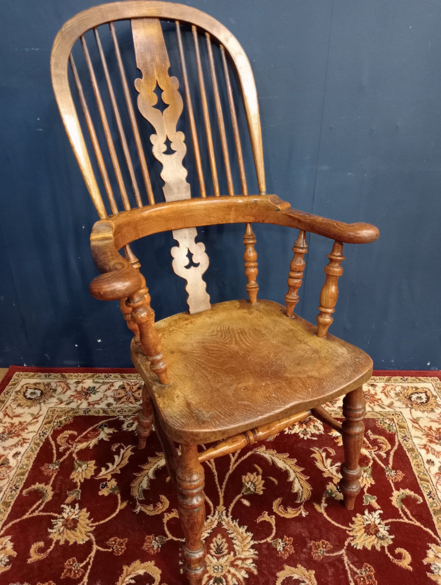 Windsor armchair with saddle seat