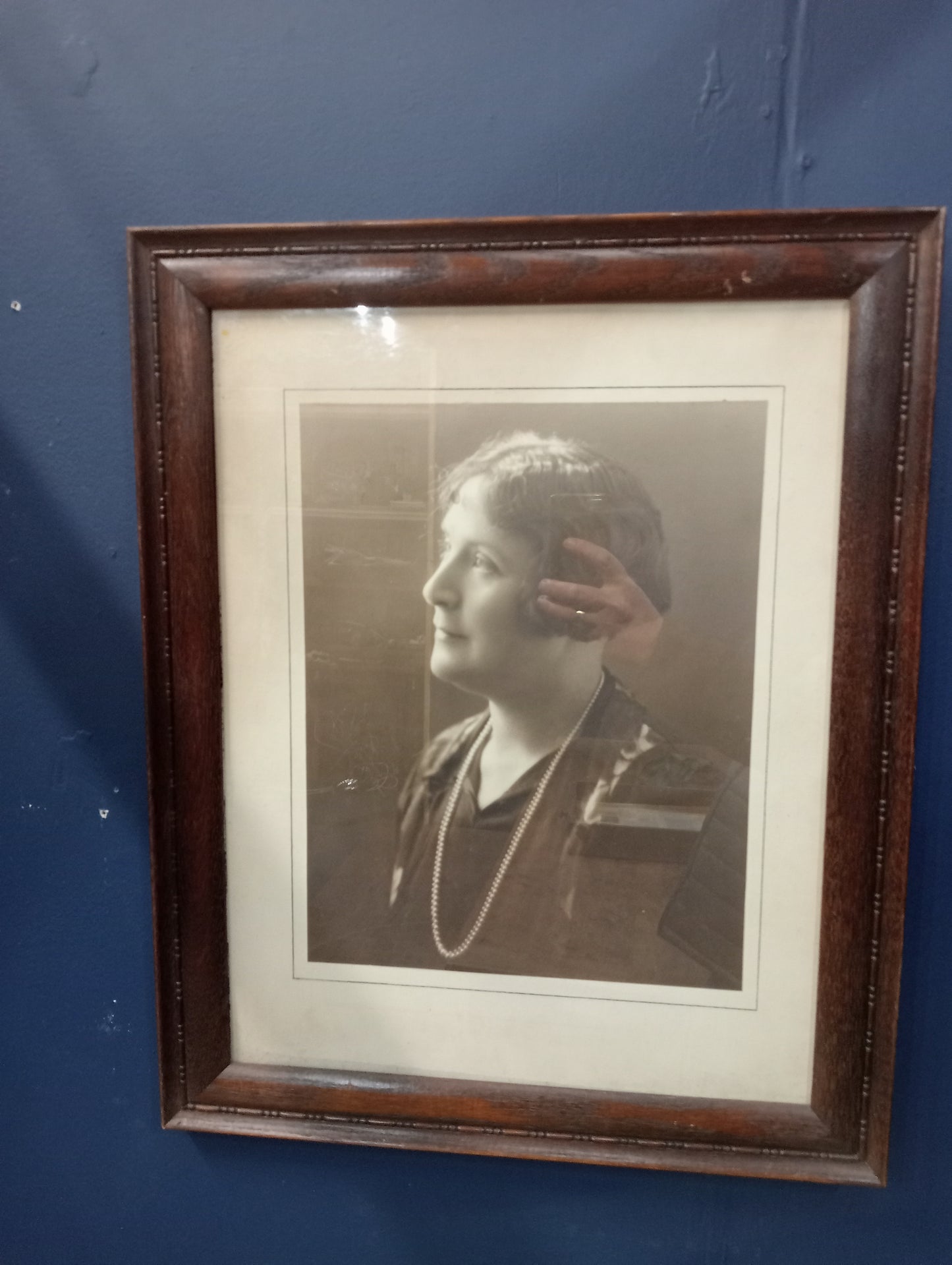 Woman portrait in oak frame 19th C